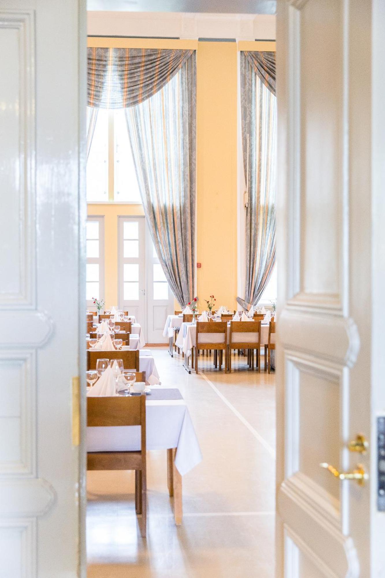 Hotelli-Ravintola Maentaen Klubi มานตา ภายนอก รูปภาพ